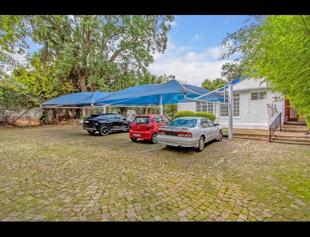 M² OFFICE TO LET IN THE GARDENS